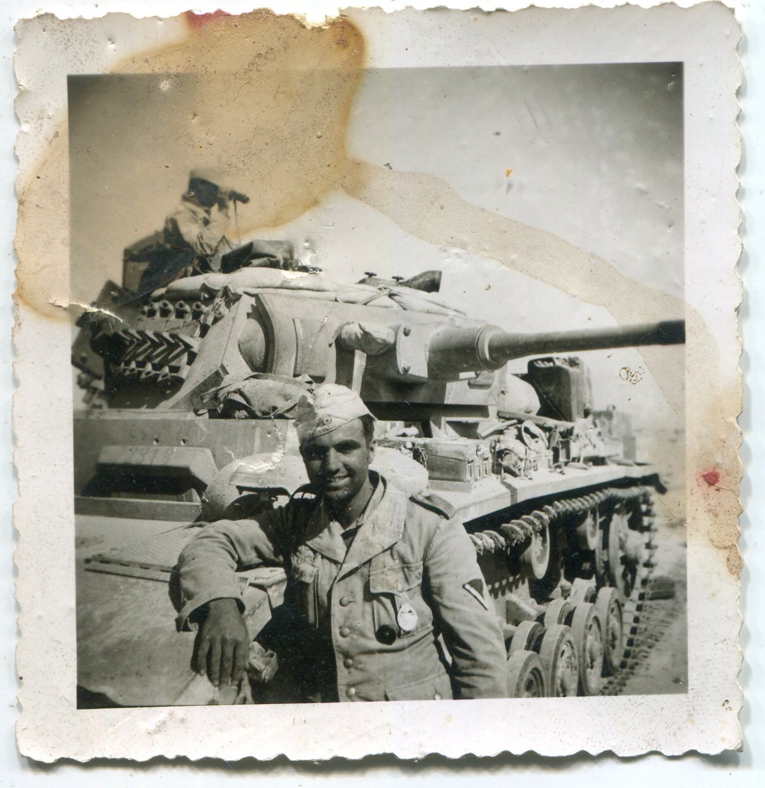 Pz.Kpfw. III Ausf.J (Fgst.Nr.72818) DAK {001}{a}.jpg